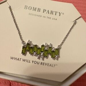 bp Green and Silver Crystal Necklace